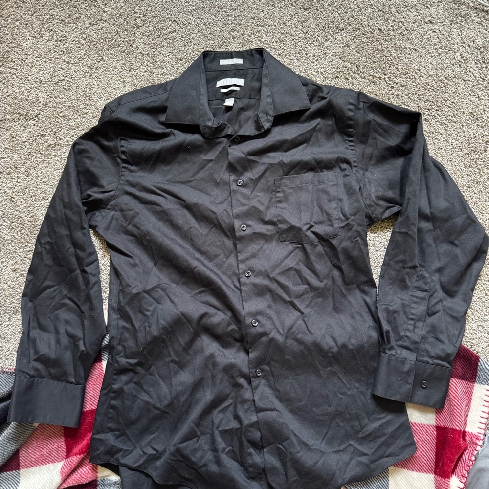 Van Heusen Black Dress Shirt with Classic Design